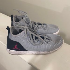 Jordan shoe gray pink and black, nice for kids to!